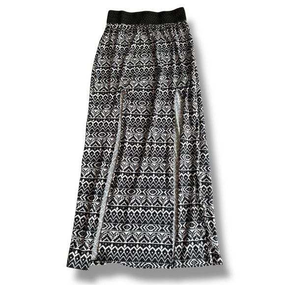 No Boundaries Dresses & Skirts - Y2K Black and White Aztec Patterned Split Panel/ Leg Maxi Skirt